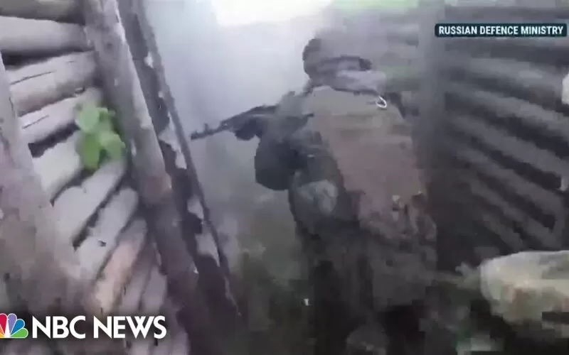 Ukraine troops seen killing Russian